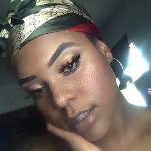 Meet your Posher, Okayla